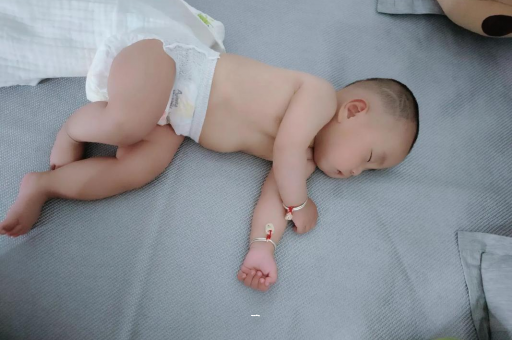 定安怀孕肚子撑的难受
